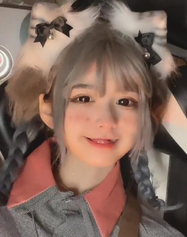 铁山靠被永久封禁靠着我嫩叠走红安妮危险了