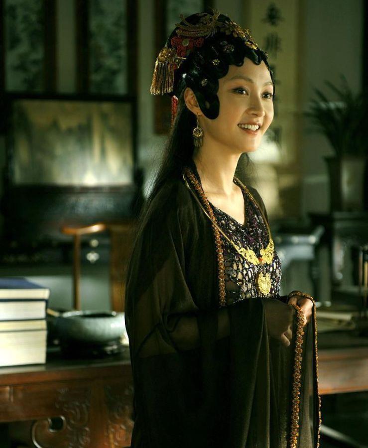 秦可卿为何不反抗贾珍一顿早饭尤氏让她喝的半碗汤里有答案