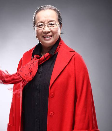 因容嬷嬷一角走红被称为童年阴影的老戏骨李明启现状如何