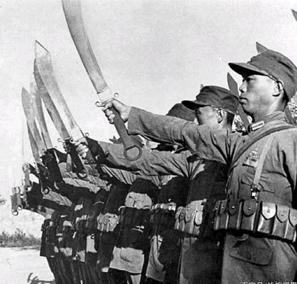 在接下来的喜峰口战斗中,二十九路军血战日军铃木,服部旅团,一战成名.