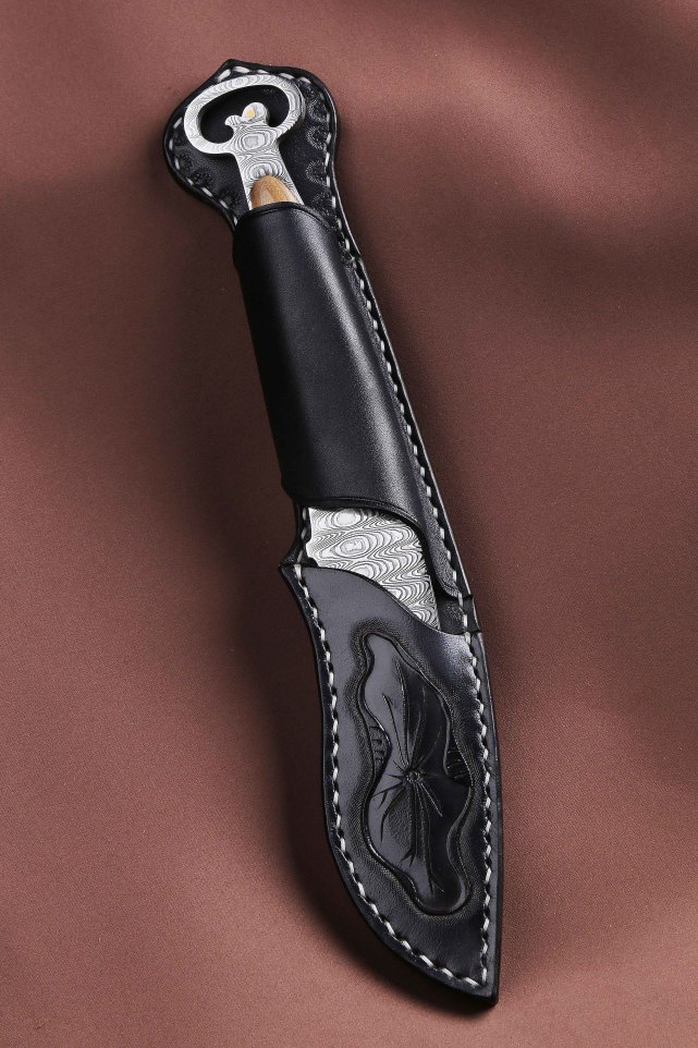 你以为刀鞘只是用来装刀子的不它还有大用处