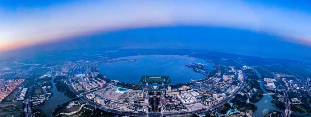 南汇新城建成充满国际风未来感海湖韵的东海明珠