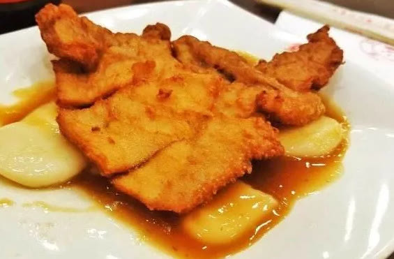 上海特色小吃——排骨年糕