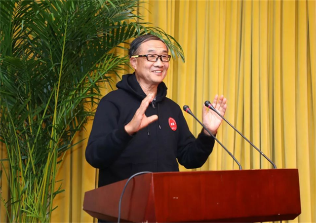 他的妻子王彦彦,是开国少将王英高的女儿,徐王两家也是世交,徐小岩与