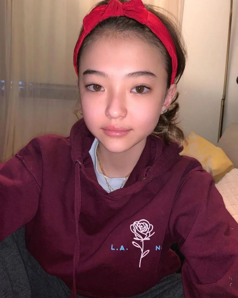 彩虹屁人稱小jennie混血女孩ellagross要火了