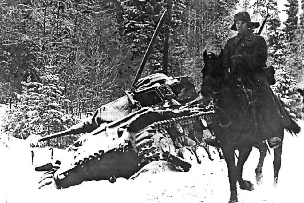 二战中的动物战士，骡子和马搞运输，狗子背起炸药包去反坦克腾讯开心鼠英语点读笔联网