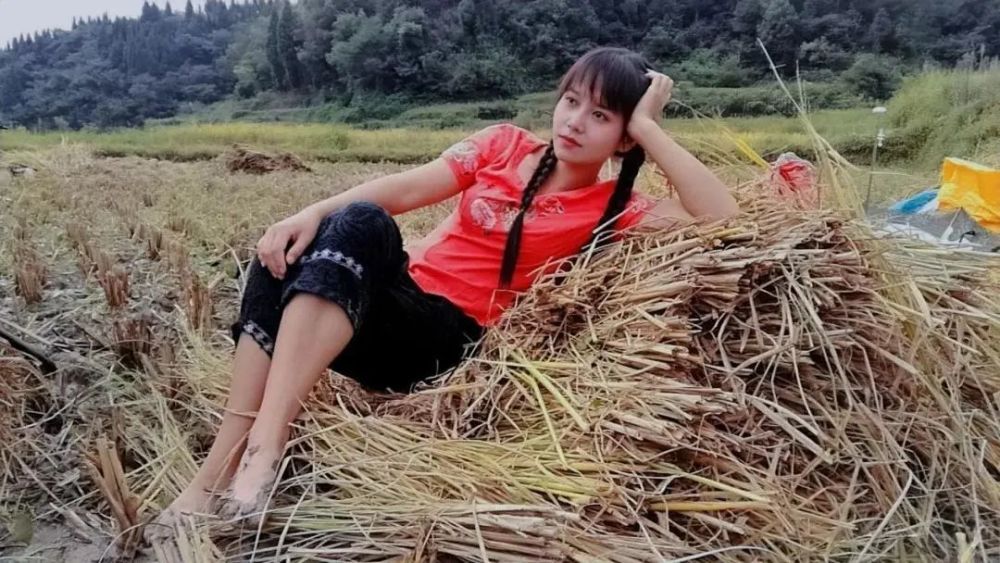 95后返乡打工妹曾庆欢靠直播年入百万被称为豆腐西施