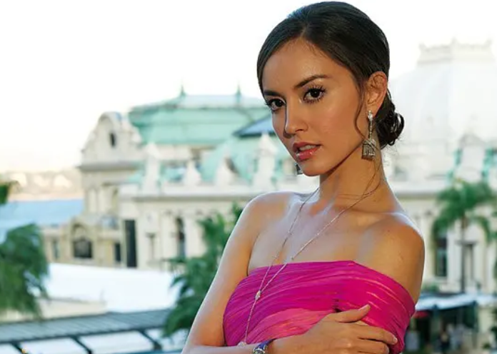 与洗米华分手1年36岁刘碧丽近照变化大素颜蹲田里摘菜接地气