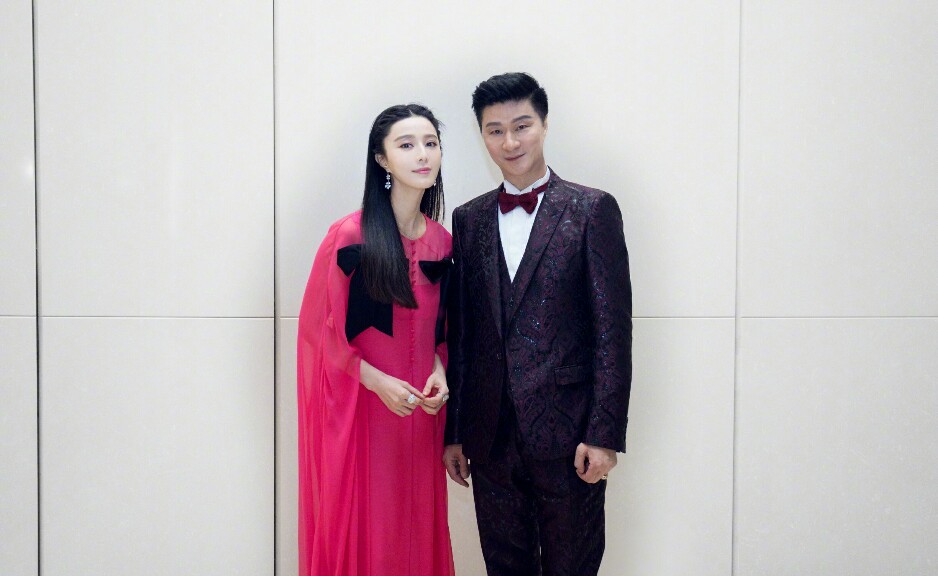 范冰冰未受风波影响仍高调晒家人合影庆生依偎在范丞丞怀里心情极佳