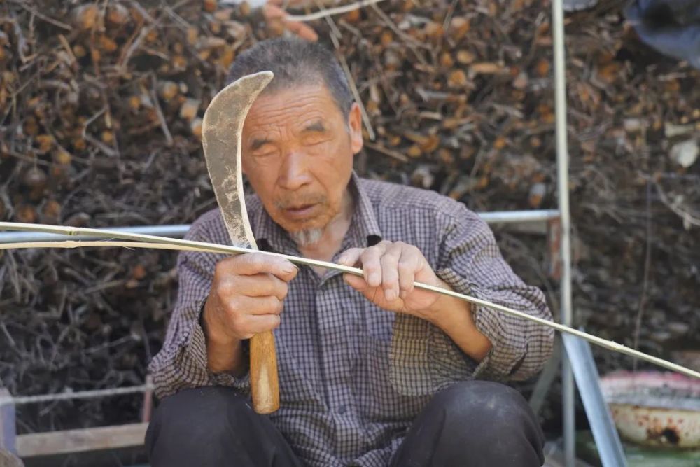 安康82岁盲人爷爷火了全国网友都想找他买竹篮