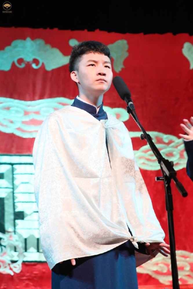 师叔越来越多,刘筱亭给张鹤伦拜年,吓得张鹤伦跪下"我没带钱"