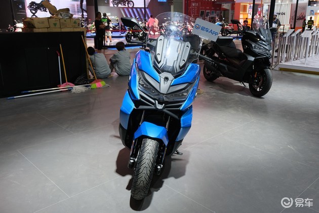 2021重庆摩展:国产运动型休旅大踏板 隆鑫无极lx-350t-5实拍