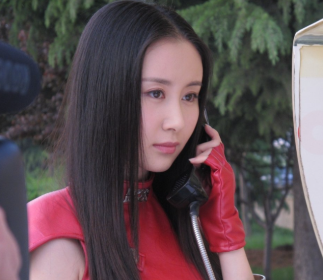 黄金只卖2位数?过气艺人直播卖货太离谱