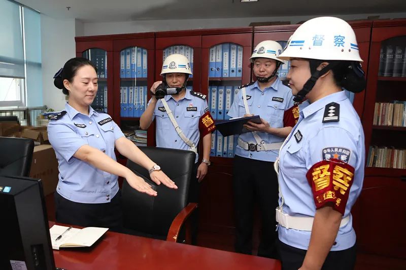 女警务督察图片