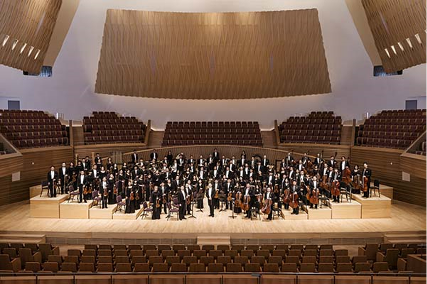 音乐厅主厅将传统的"鞋盒式"与现代的"葡萄园式"风格相结合.