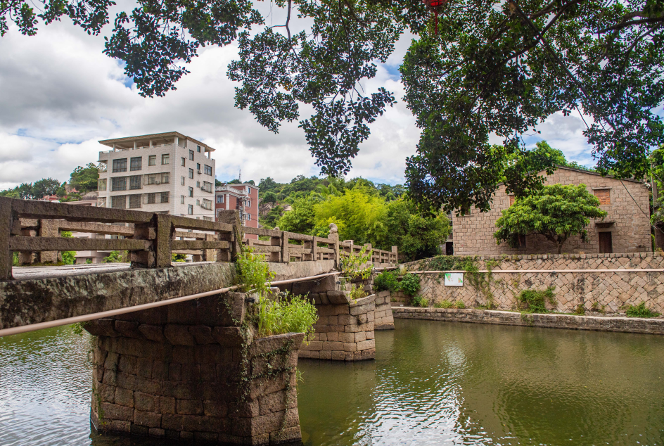 点赞江田镇三溪村水波上的村庄桨声里的乡愁