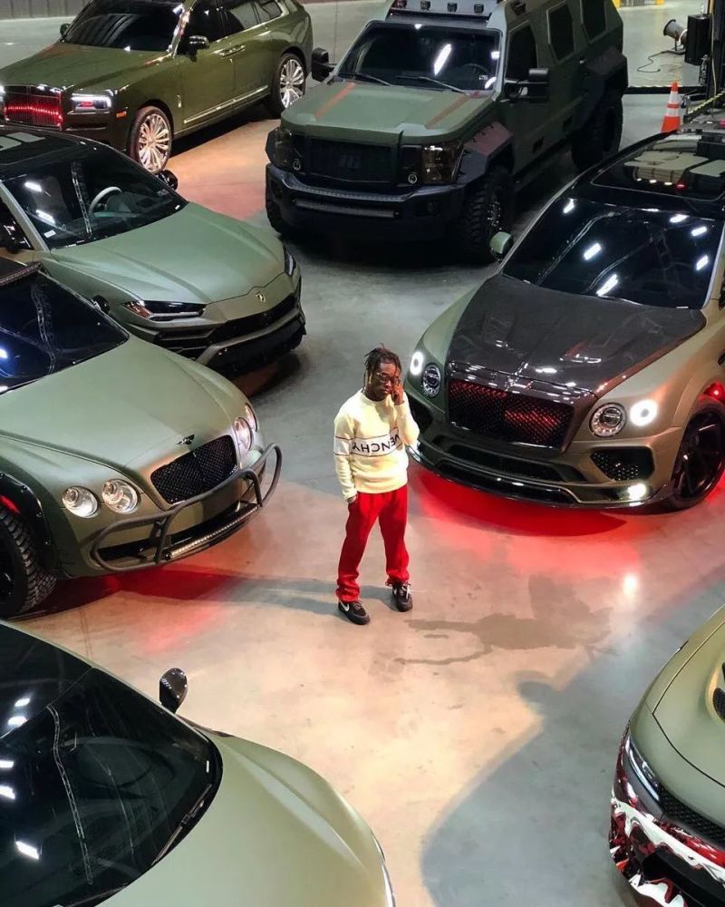 开玩笑的说,lil uzi vert这都算幸运的,无证驾驶这么久都没怎么被逮到