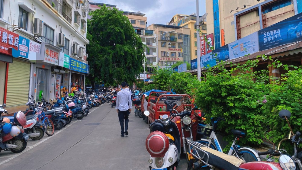 三亚港门村承载着三亚本地人的生活气与烟火气