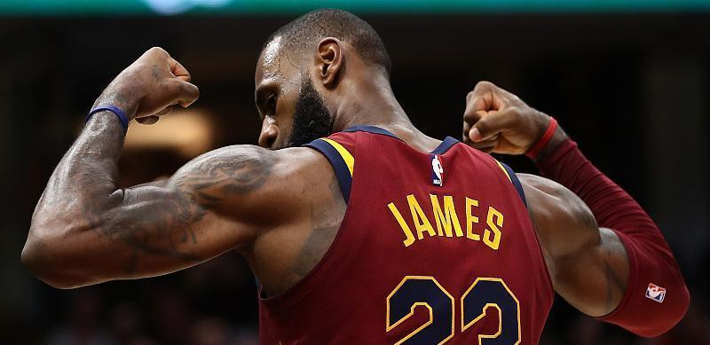 詹姆斯 詹姆斯剩余目标：两冠＋历史得分王！NBA想延续乔丹和詹姆斯地位之争