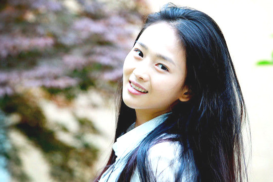 但夏一瑶显然没有童瑶幸运,2009年,因为和潘粤明一起拍摄电影《为你