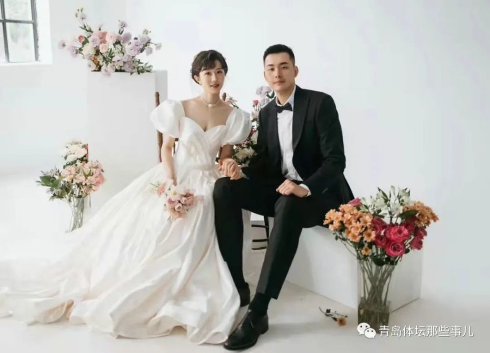 青岛男篮前内线大将杨庚霖步入婚姻殿堂,伴郎是赵泰隆_腾讯新闻