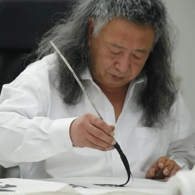 “射书”、“吼书”、“盲书”，石虎的书法叫“意书”？_腾讯新闻