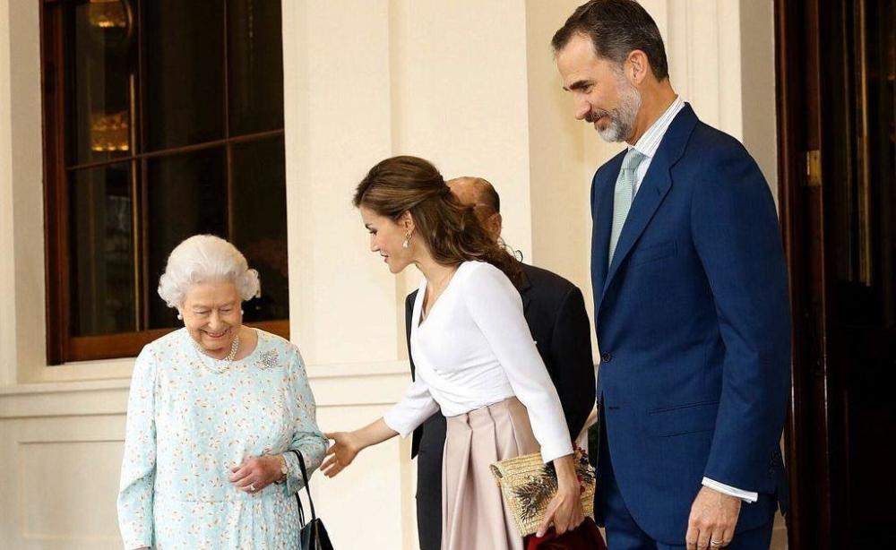 197的西班牙国王搂着167的王后:郎情妾意17年,爱情一开始就很甜