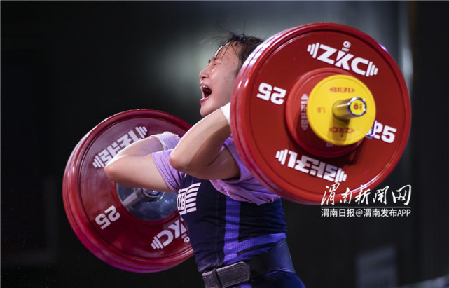 十四运举重项目女子64公斤级比赛举行