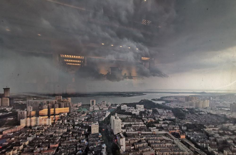 河北惊现"南天门",市民纷纷探讨:海市蜃楼还是平行宇宙?_腾讯新闻