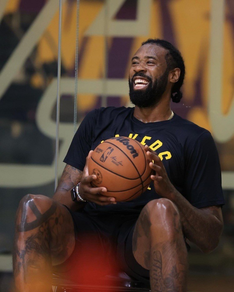 nba湖人特色小乔丹凌晨打卡心情大好等不及披上紫金战袍