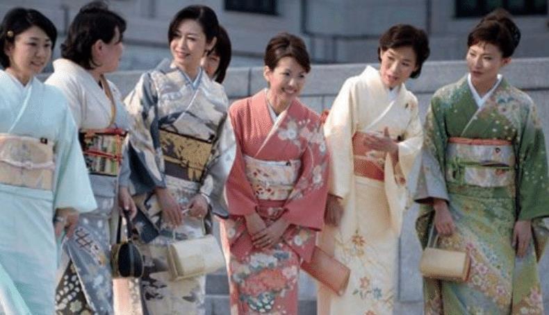 日本天皇选皇后时 除了长相漂亮还有一无耻条件 中国人无法接受 全网搜