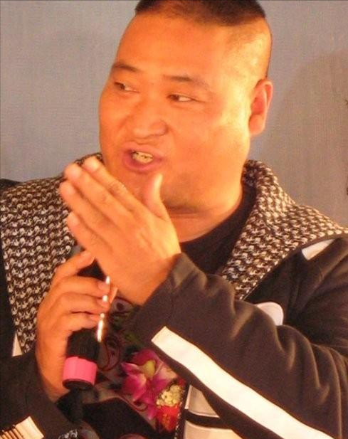 比如饰演小满的王洪梅,是高秀敏的外甥女,饰演二奎的郭铁城也是高秀敏