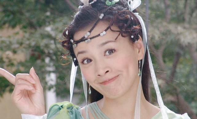 张庭,给人一种永远长不大的感觉,在电视剧《穿越时空的爱恋》里,张庭