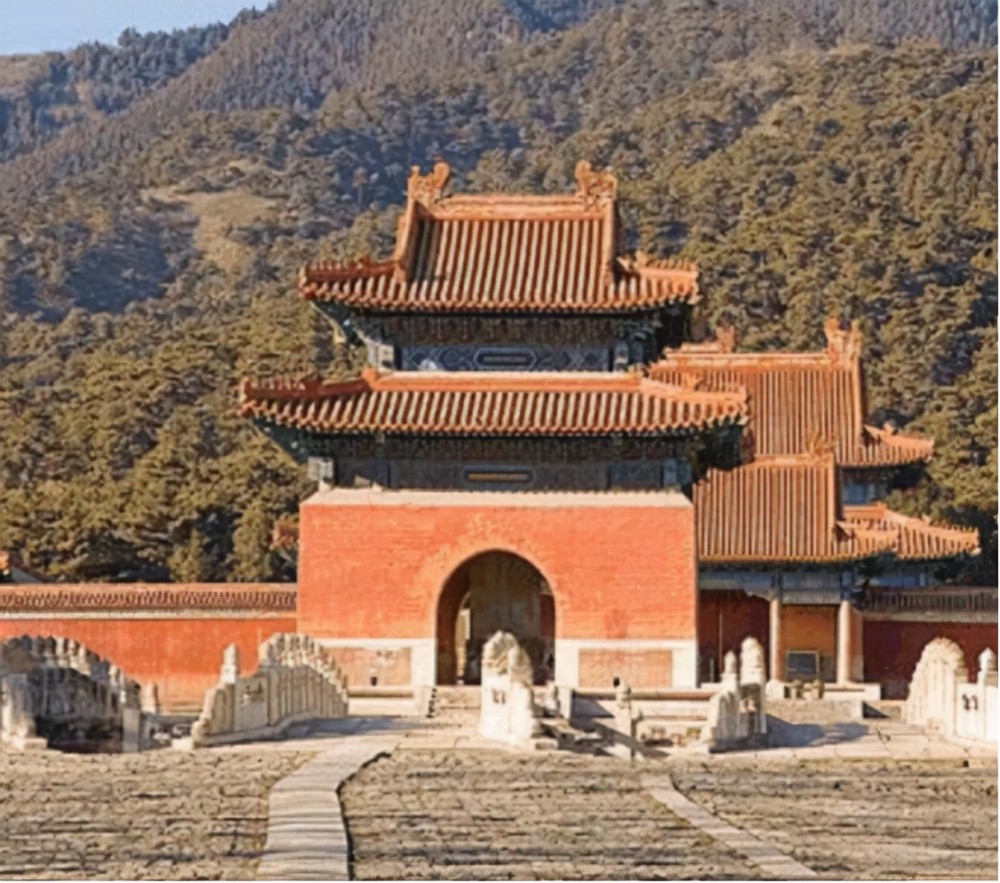 乾隆皇帝的过分的"疼爱",让嘉庆皇帝十分不爽,无论内心有多么波澜