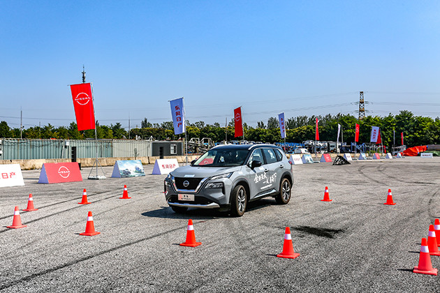 场地试驾东风日产奇骏沙漠归来依然登峰造奇