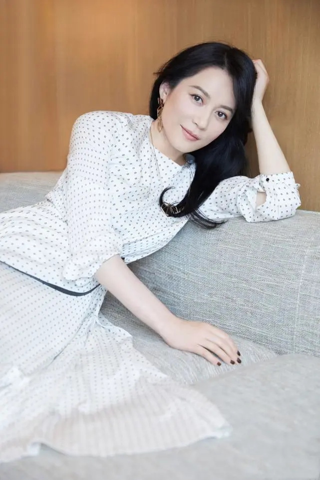 俞飞鸿"原装脸"真耐看,普通的打扮都这么高级,气质真没得挑