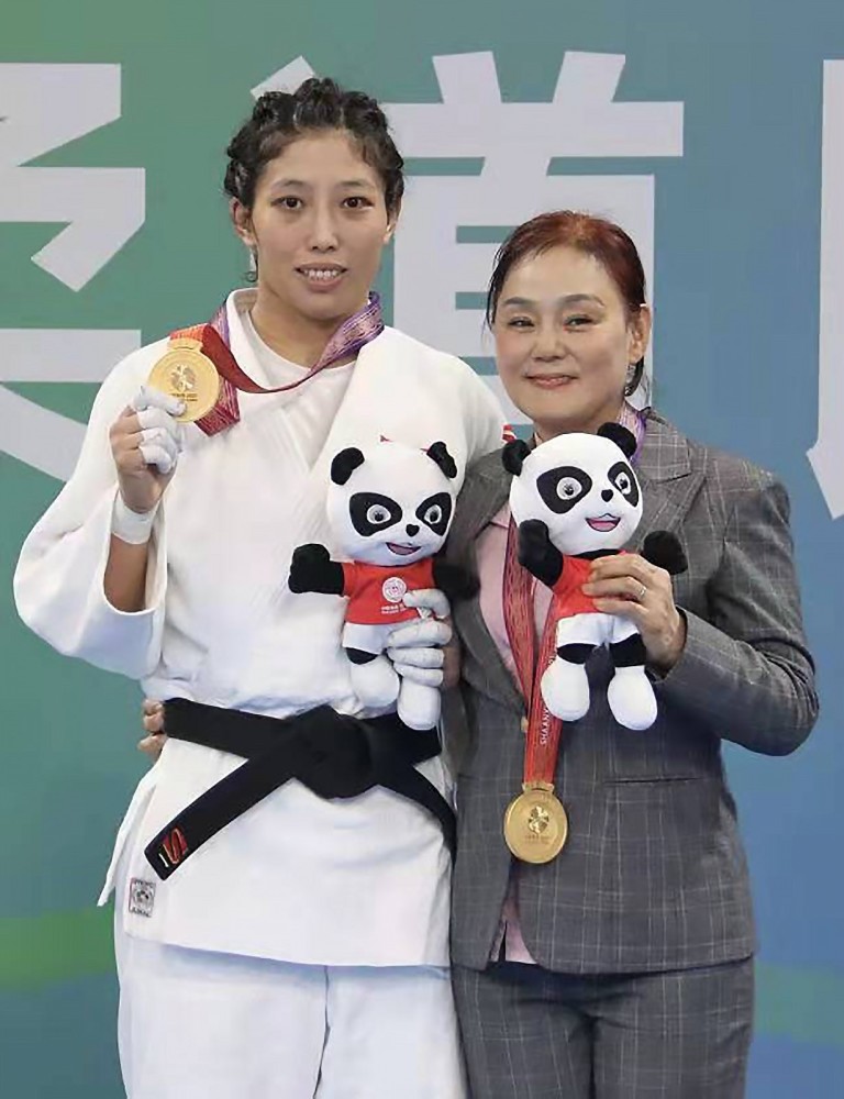 获得冠军,这是山东柔道首次获得女子-70公斤级的全运冠军