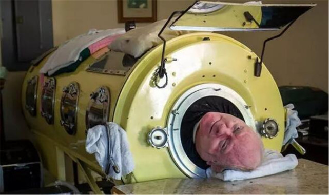 躺在铁桶67年的铁桶人全身瘫痪自学成律师最怕的是停电