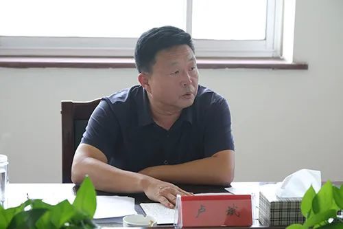 会上,执法局局长肖斌传达了市委常委乔朝英常务副市长《关于中秋,国庆