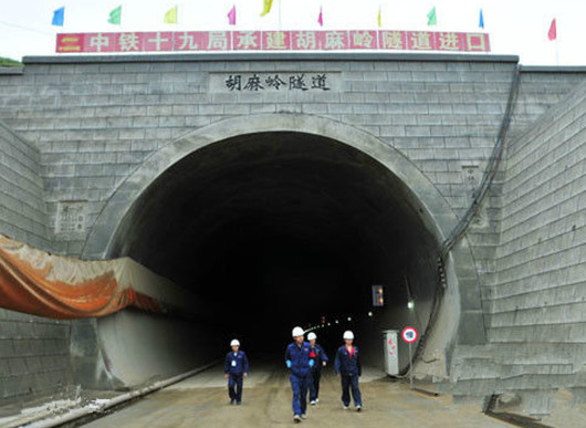 胡麻岭隧道173米图片