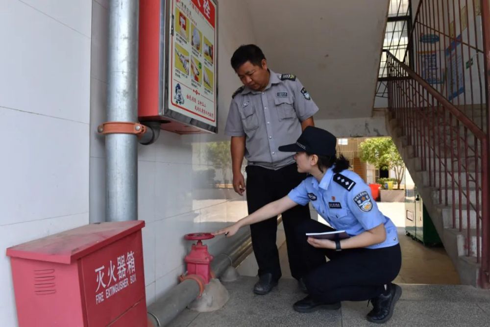 【萬警千車下基層】警察姐姐來了——生米中學的晨與昏_騰訊新聞