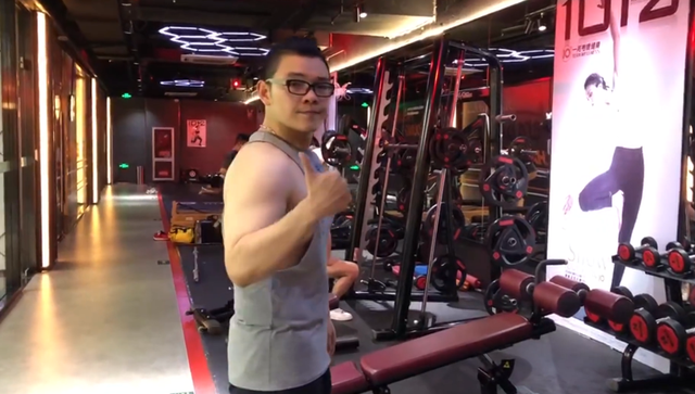 2021ivs亚洲对抗赛潘大帅成嘉宾解说其解说风格太适合了