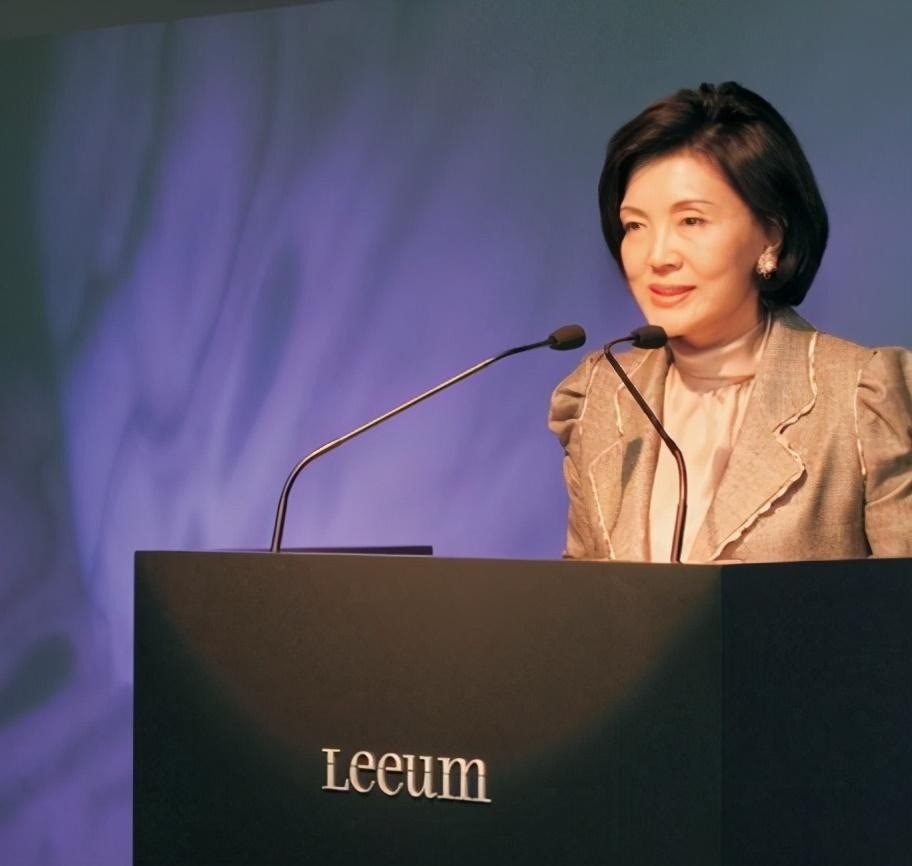 洪罗喜补充说明,夫妻二人将三星越做越大,成为韩国不容小觑的商业实力