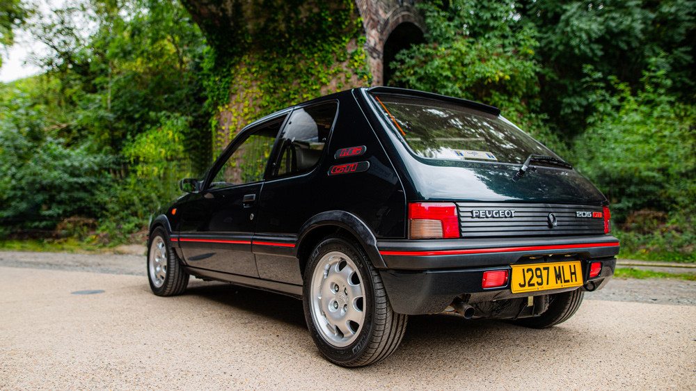 这款标致205gtirestomod可能是终极的老式小钢炮