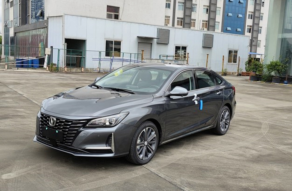 长安新款锐程cc实车曝光外观更霸气15t动力菱形座椅很高级