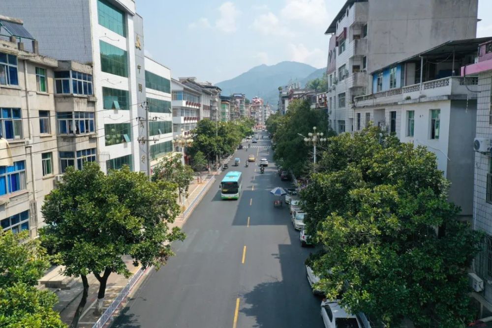 今年8月,清流县投入5000万元进行城区道路提升改造工程项目即道路"