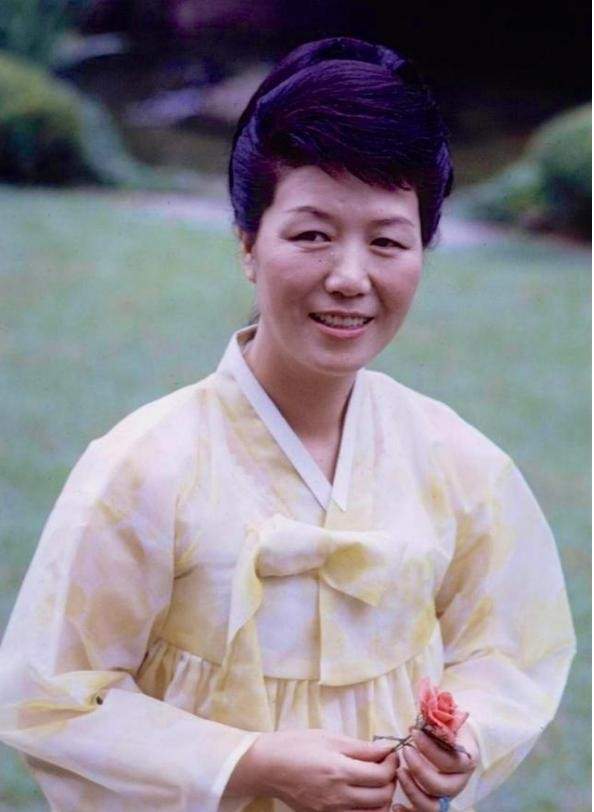 韩国前总统朴槿惠总统之女财阀相助一生无儿无女却晚节不保