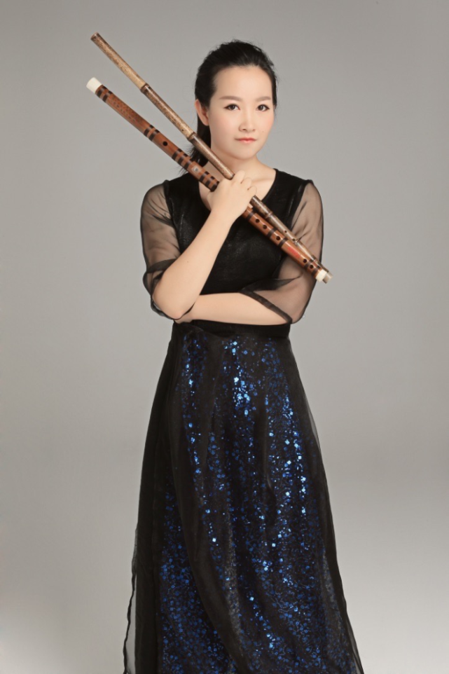 《归去来兮·雪山之恋》是青年作曲家郑阳为竹笛与管弦乐队而作.