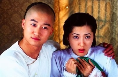一次和知名演员合作是在1999年与焦恩俊合作,演了电视剧《小李飞刀》