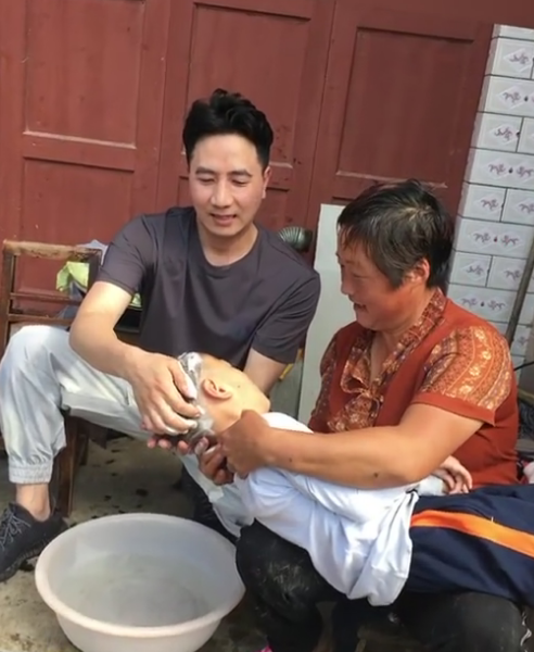 网传任真真已被控制,撒泼耍无赖不肯承认,牙都被打掉了